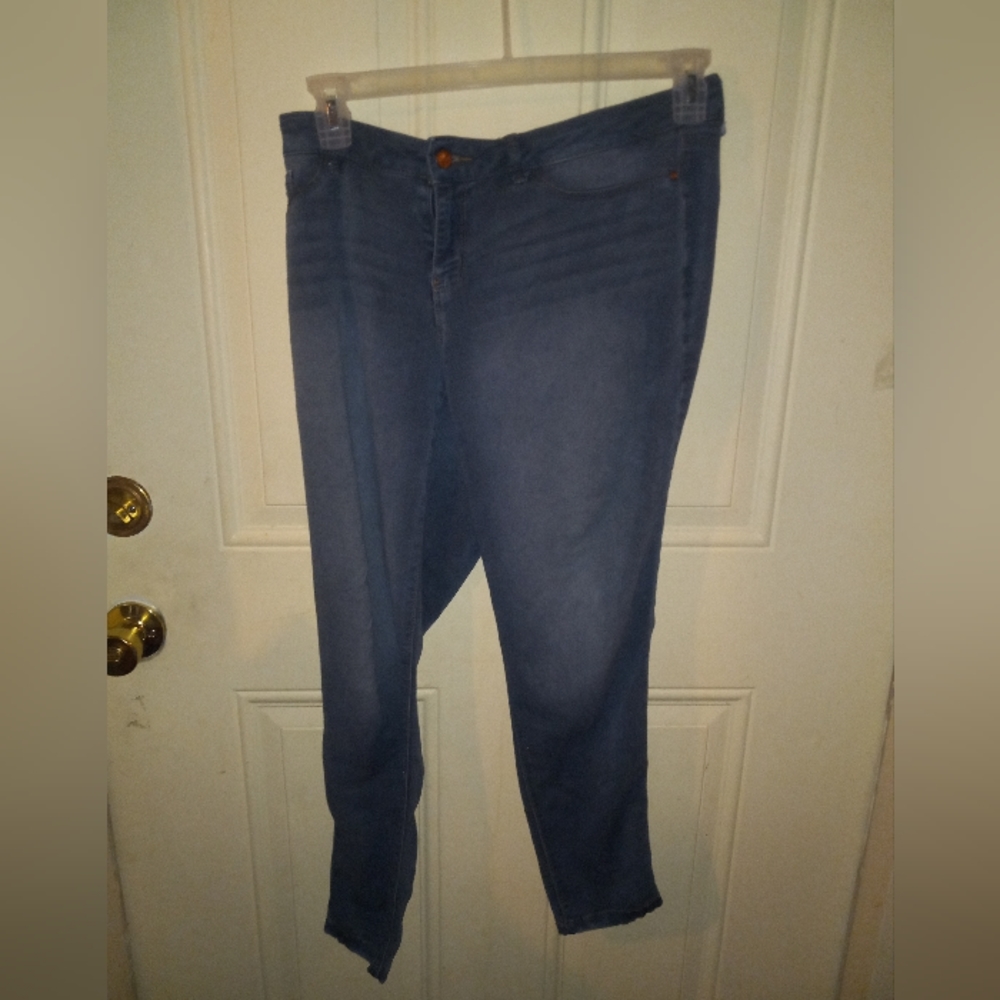 L.e.i, junior girls size 13, blue jeans.